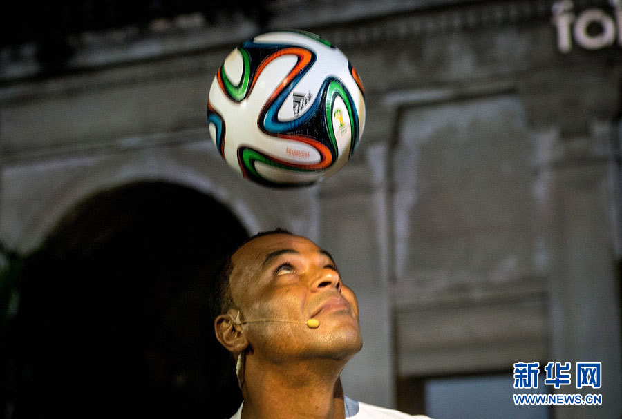 巴西世界杯用球“Brazuca”公布 炫彩桑巴風