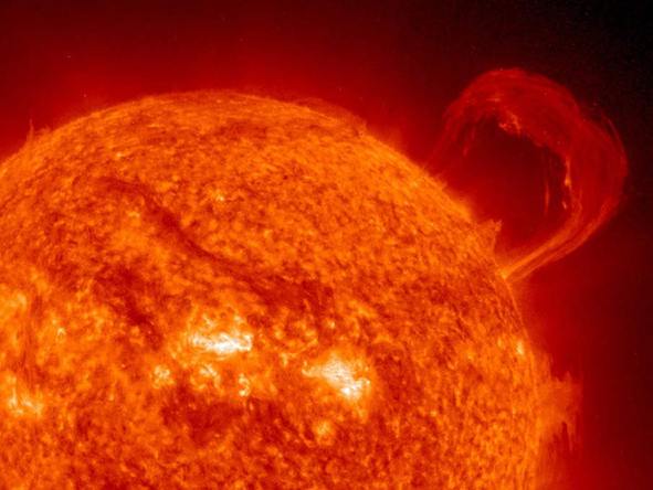 NASA：太陽磁場實(shí)現(xiàn)完全翻轉(zhuǎn) 南北極對(duì)調(diào)