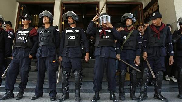 泰國出動防暴警察奪回被示威者占領區(qū)域