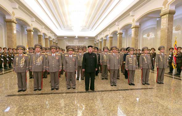 金正日誕辰日金正恩參謁錦繡山太陽(yáng)宮 李雪主未露面