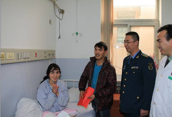 北京軍區(qū)263醫(yī)院為維吾爾族同胞獻(xiàn)愛心