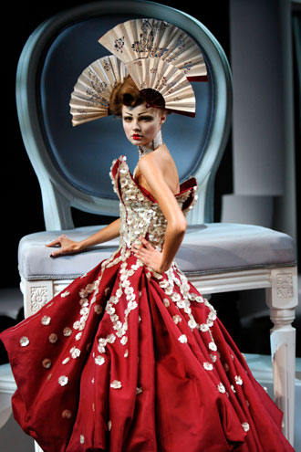 A model presents a creation by British designer John Galliano as part of French fashion house Dior's Spring-Summer 2007 Haute Couture collection in Paris, January 22, 2007. 