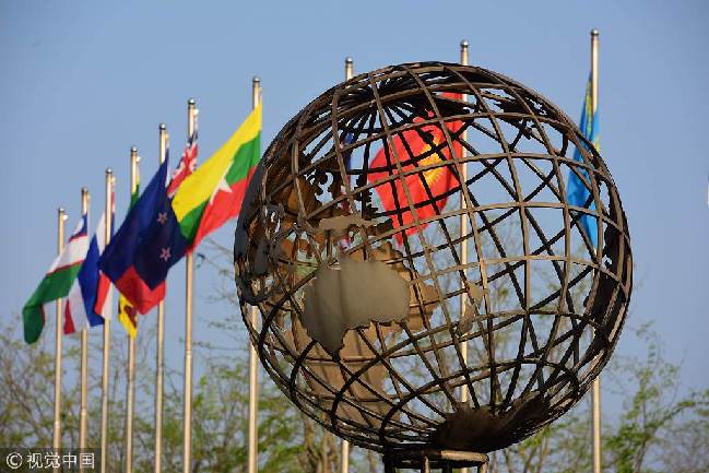 我們回顧了博鰲亞洲論壇十八年上百個主題，發(fā)現(xiàn)……