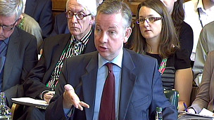 威爾士GCSE重新評級引起風波