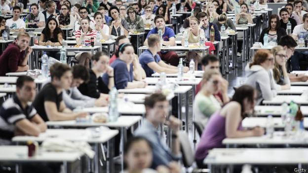 學生當心!部分英國大學“擅改課程內容”