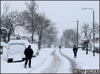 Heavy Snow Hits the UK 大雪襲英國(guó)