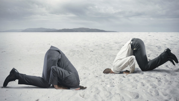 To bury your head in the sand 逃避現實