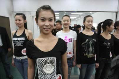 張藝謀選奧運禮儀女大學生熱情參與