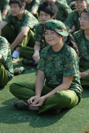 90后MM軍訓讓教官很傻眼