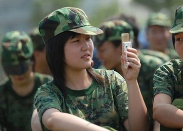 90后MM軍訓讓教官很傻眼