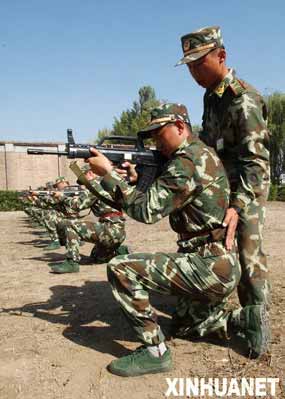 中國十二萬大學生進軍營 解放軍兵源素質大提高