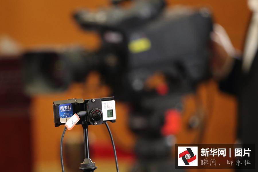 2016全國兩會 全景拍攝設(shè)備造型各異吸引眼球