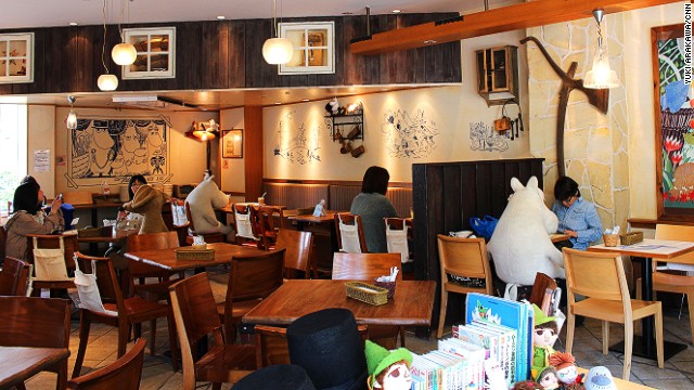 玩偶飯友：東京“姆明咖啡屋”走紅網絡