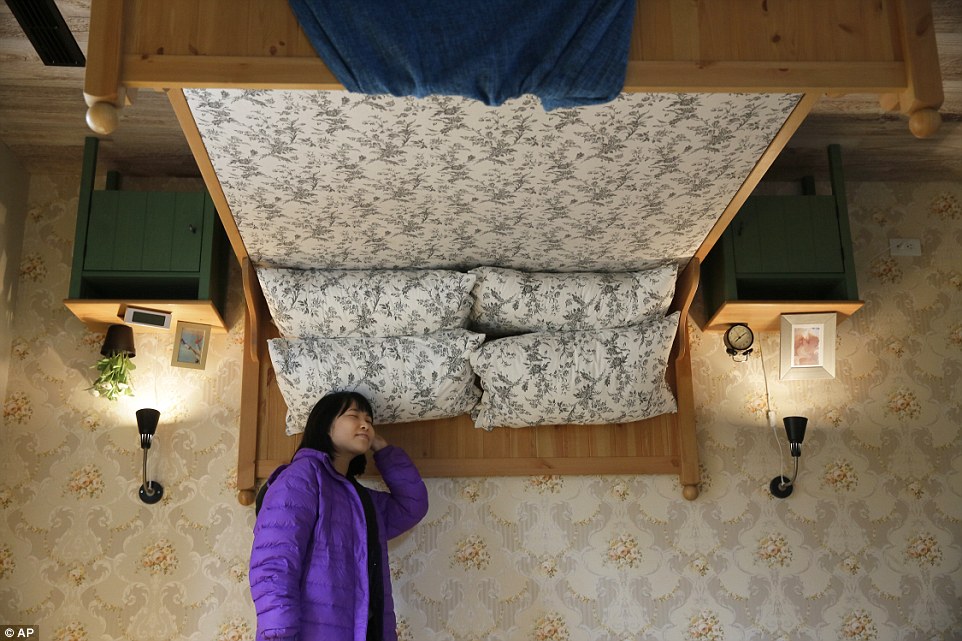 在天花板上跳舞：臺灣“倒立”房屋吸眼球