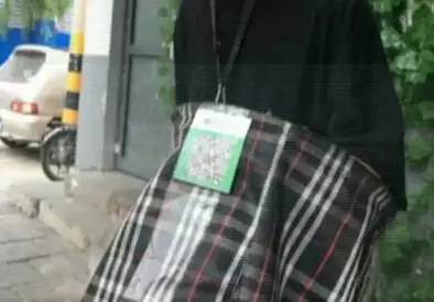 沒零錢？乞討者自帶二維碼