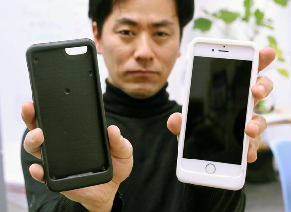 拿起手機不撒手?日本公司推出防沉迷手機殼