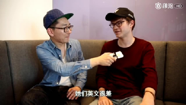 外國人街訪：和中國人談戀愛時，老外最“嫌棄”哪點