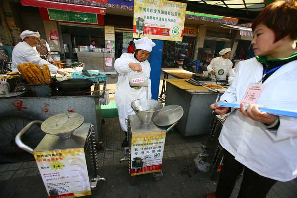 生活服務平臺發起“無地溝油行動”