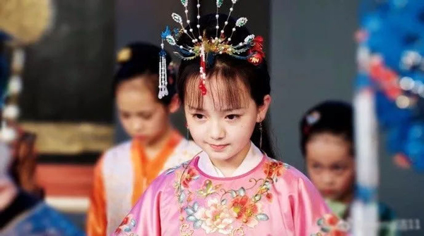 小戲骨版《紅樓夢》演技炸裂，眼角眉梢都是戲，哪個萌娃最得你心？