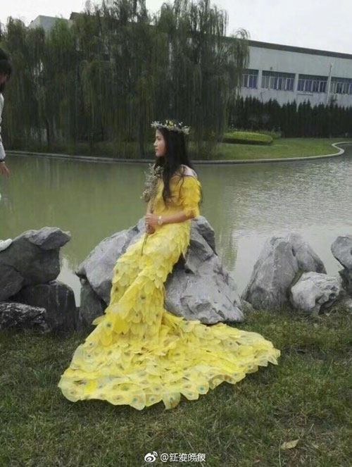 6000片樹葉做出美裙 原來他們是這么做到的！