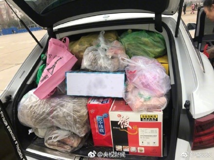 “媽媽給裝的后備箱”成熱門(mén)話(huà)題