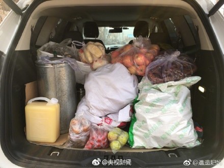 “媽媽給裝的后備箱”成熱門(mén)話(huà)題