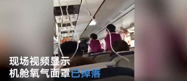 高空玻璃破碎! 川航完成“史詩(shī)級(jí)”備降 網(wǎng)友怒贊