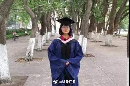 果然畢業論文的致謝才是最精彩的！感謝貓、狗、愛豆，能加的戲都加上了……