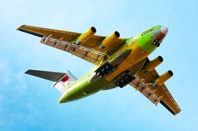 我國自主發展的運―20大型運輸機首次試飛圓滿成功