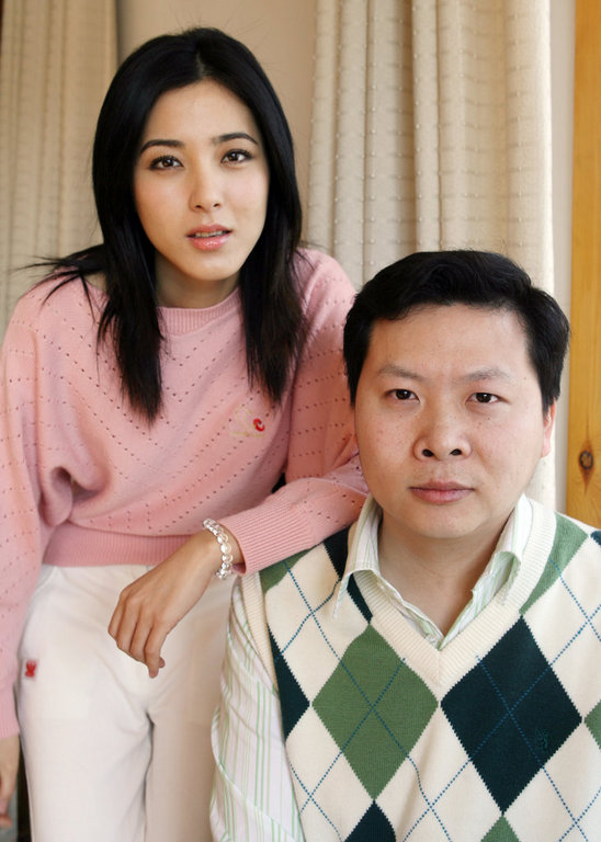 男人裝女星曾黎會(huì)客吉新鵬 搭檔奧運(yùn)冠軍拍寫(xiě)真