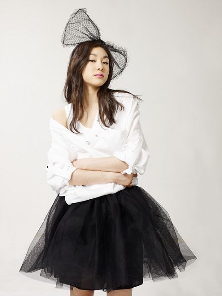 金妍兒成人禮拍四色寫真 性感迷人系于一身