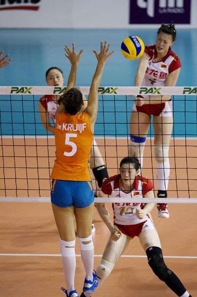 瑞士女排精英賽：中國3:0完勝荷蘭