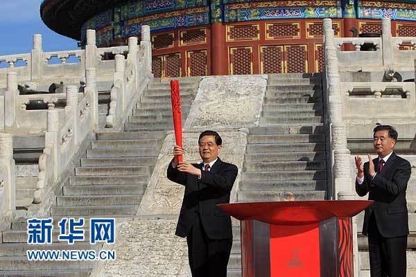 胡錦濤出席亞運(yùn)會(huì)火炬點(diǎn)燃暨火炬?zhèn)鬟f活動(dòng)啟動(dòng)儀式