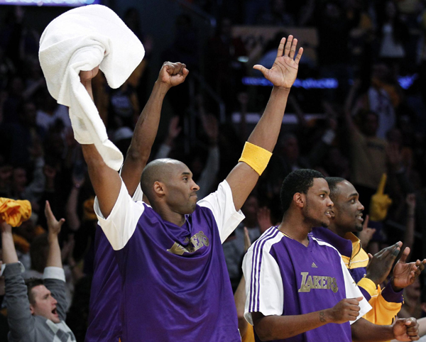NBA：姚明復(fù)出首戰(zhàn)9分6犯離場 火箭揭幕戰(zhàn)遭湖人翻盤