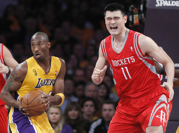 NBA：姚明復(fù)出首戰(zhàn)9分6犯離場 火箭揭幕戰(zhàn)遭湖人翻盤