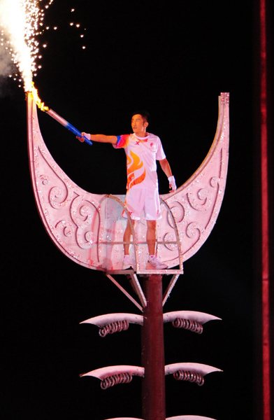 第九屆少數(shù)民族傳統(tǒng)運(yùn)動(dòng)會(huì)開幕式在貴陽(yáng)舉行