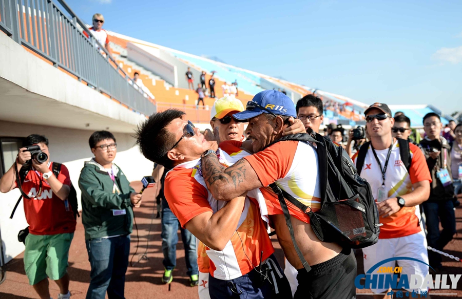 2013全運會女子橄欖球決賽：江蘇外籍教練場邊大打出手