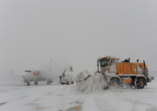 北京暴雪影響首都機場1175個航班