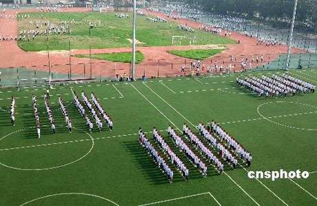 北京十萬學生開始國慶游行慶典訓練[組圖]