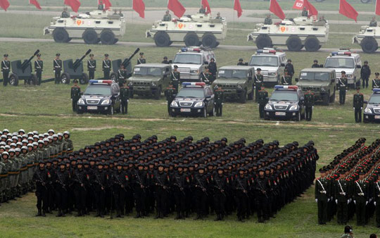 武警北京總隊(duì)舉行國(guó)慶安保暨維穩(wěn)誓師動(dòng)員大會(huì)